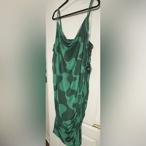 NWT Ava & Viv Plus Size Sleeveless Ruched Mesh Dress in a green camo print